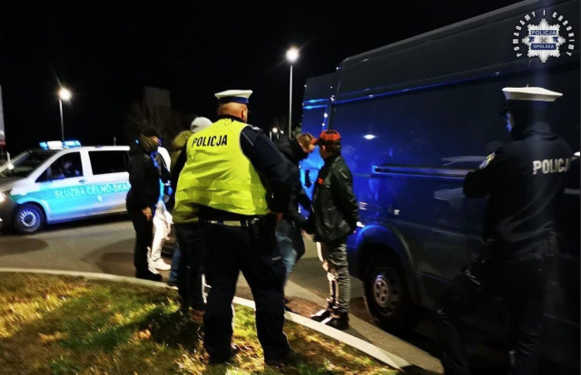 Akcja opolskiej KAS i policji na autostradzie. Nielegalny tytoń nie trafi na rynek [FILM]