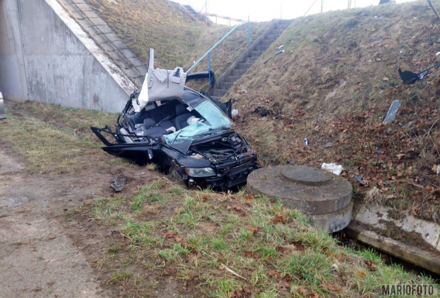 Poranne zdarzenie na A4. Auto spadło z wiaduktu