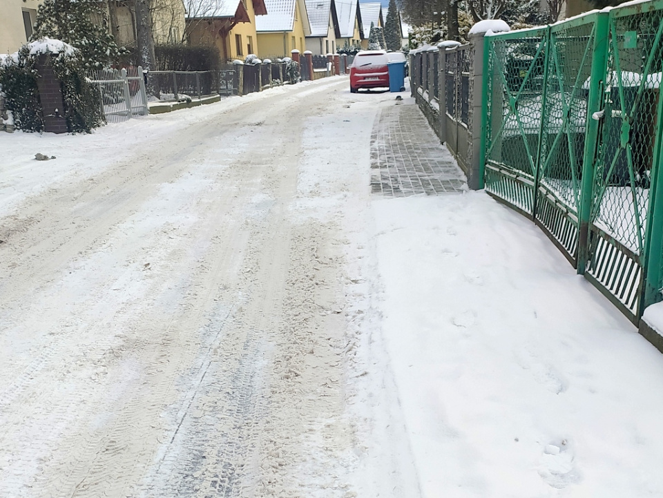 Zimowy chodnik w Opolu [fot. Witold Wośtak]