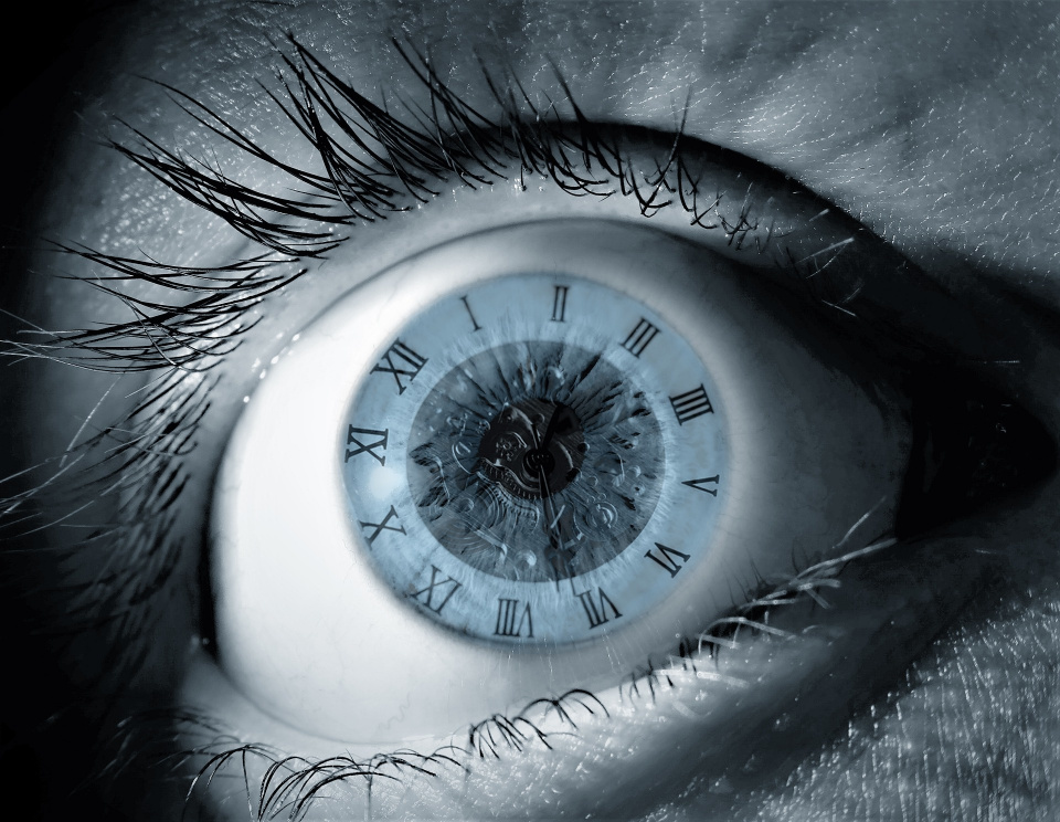 zdjęcie poglądowe, zegar, oko, [fot. Muhammad Aamir Naqvi z Pixabay.com]