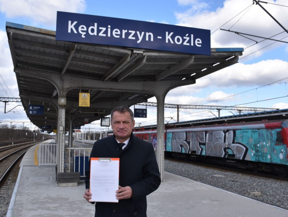 Beniamin Godyla złożył wniosek u ministra infrastruktury o dodatkowe pociągi IC w Kędzierzynie-Koźlu [fot. Beniamin Godyla, archiwum prywatne]
