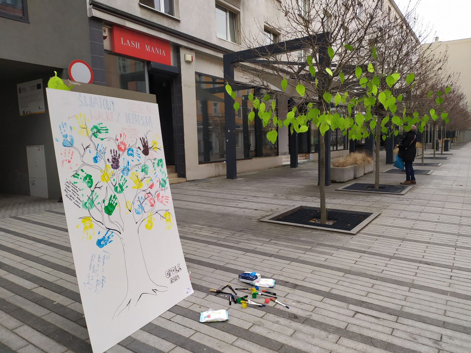 Happening "Drzewo (po)MOCY" w Opolu z okazji Światowego Dnia Walki z Depresją [fot. Anna Kurc]