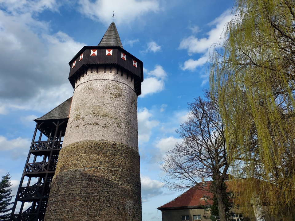 Wieża Woka w Prudniku. Zabytek pozostaje niedostępny dla turystów [fot. Jan Poniatyszyn]