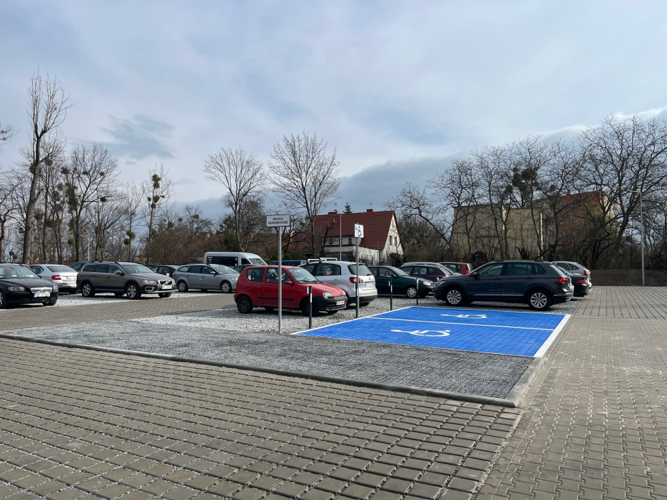 Parking na Damobonia w Opolu [fot. Monika Matuszkiewicz-Biel]