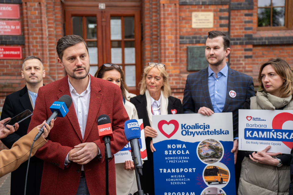 Przedstawiciele KO do rady miasta Opola mają plan na zmiany w szkołach. Pomóc ma pakiet oświatowy [fot. Adam Dubiński]