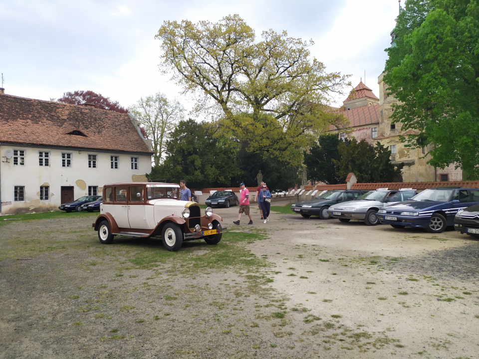 Zjazd miłośników i właścicieli Citroëna XM w Niemodlinie [fot. Anna Kurc]