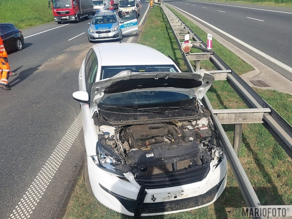 Kierowca uderzył w bariery energochłonne na autostradzie A4 [fot. MARIO]