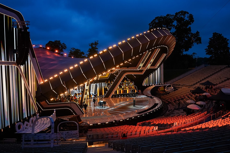 Opolski amfiteatr rozświetla tysiące lamp. 61. KFPP od 31 maja 2024 [fot. Marcin Skomudek]