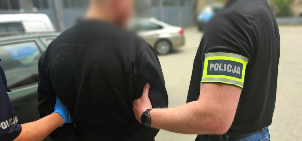 Zatrzymani oszuści działający metodą "na policjanta" [fot. KPP w Strzelcach Opolskich"