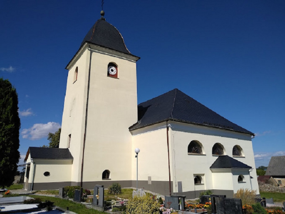 Kościół Matki Bożej Śnieżnej we wsi Velke Kunetice [fot. Pavel Vodvarka]