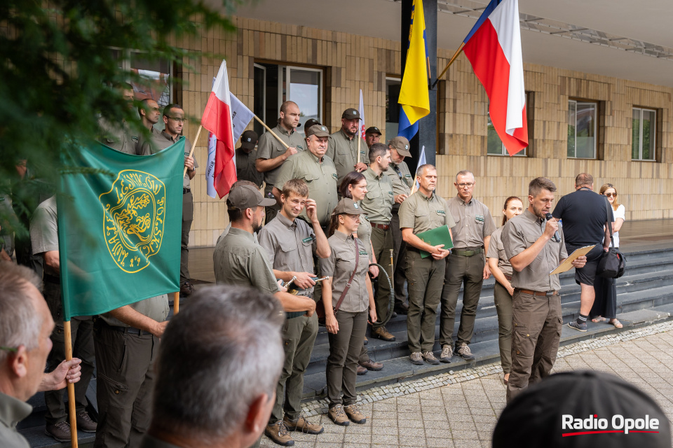 Protest leśników przed Opolskim Urzędem Wojewódzkim [fot. Marcin Boczek]