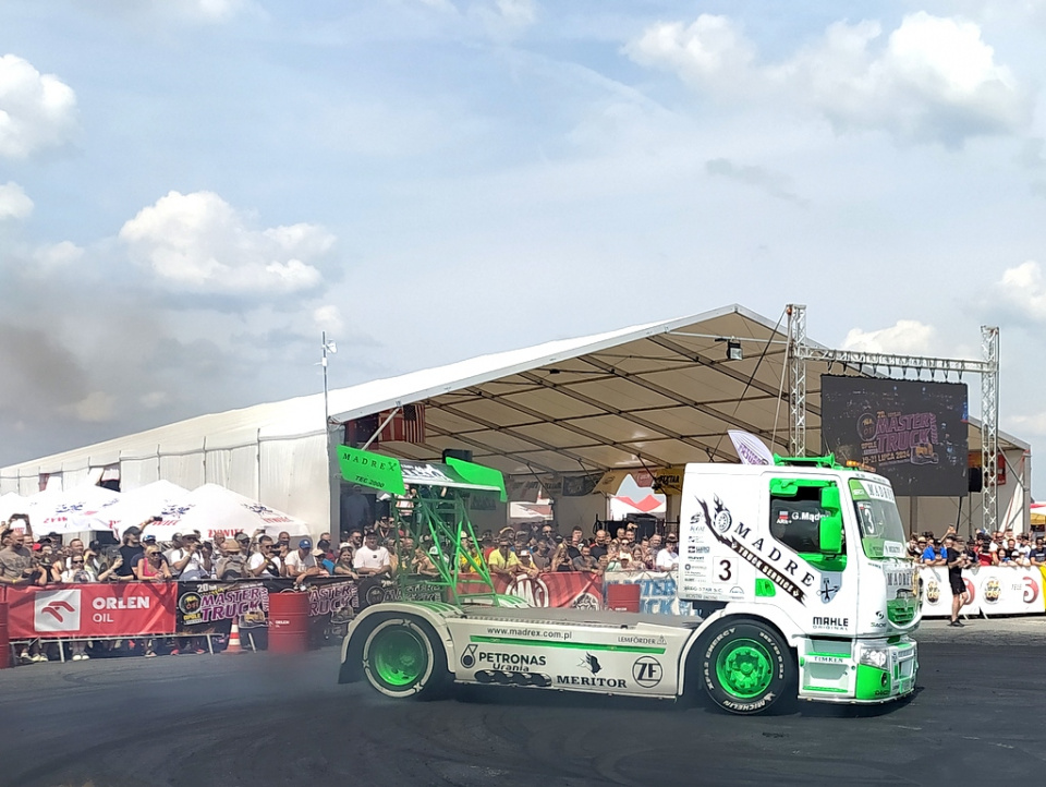 Drift ciężarówką na 20. Master Truck Show w Polskiej Nowej Wsi [fot. Witold Wośtak]