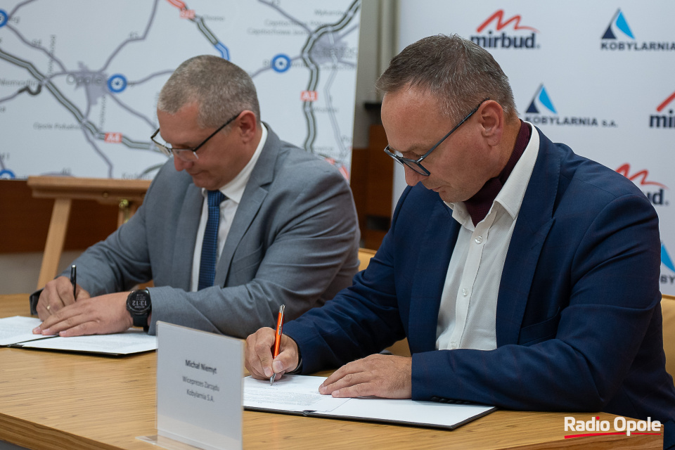 Podpisanie umowy na realizację II odcinka drogi ekspresowej S11 pomiędzy Siemianicami i Gotartowem [fot. Jędrzej Łuczak]