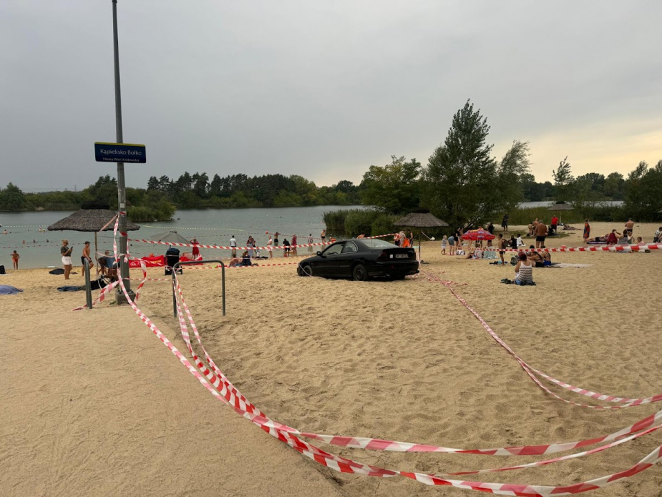 "Zaparkował" na plaży [fot. Mario]