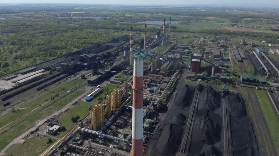 Z panoramy Zdzieszowic znika charakterystyczny komin [fot. ArcelorMittal Poland]