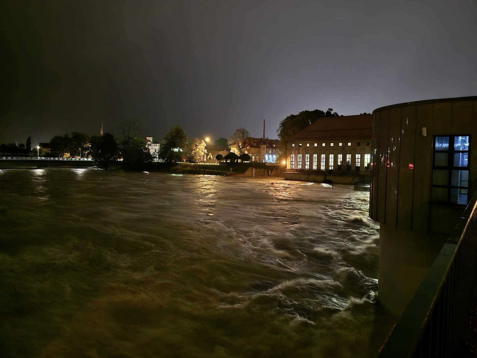 Stan Nysy Kłodzkiej około północy z soboty na niedzielę 14/15 września br. [fot. Słuchacz]