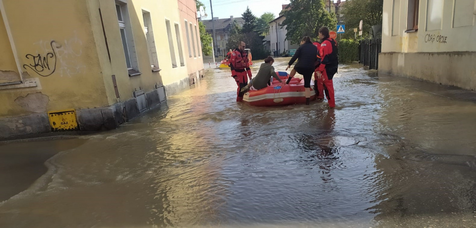 Podtopiony Lewin Brzeski fot. W. Wośtak