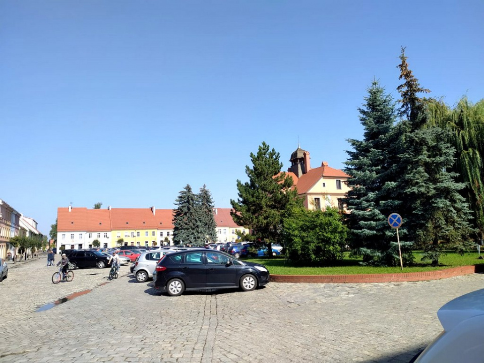 Rynek w Lewinie Brzeskim, 17.09.2024, godz. 12:30