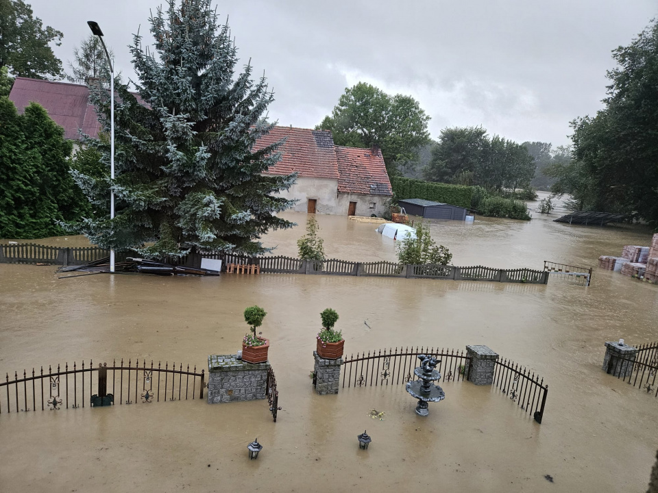 Biała Nyska w trakcie powodzi [fot. archiwum prywatne]