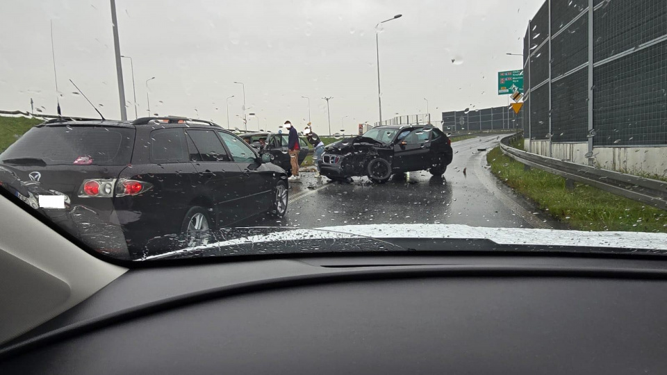 Wypadek na obwodnicy Czarnowąsów [fot. słuchacz]