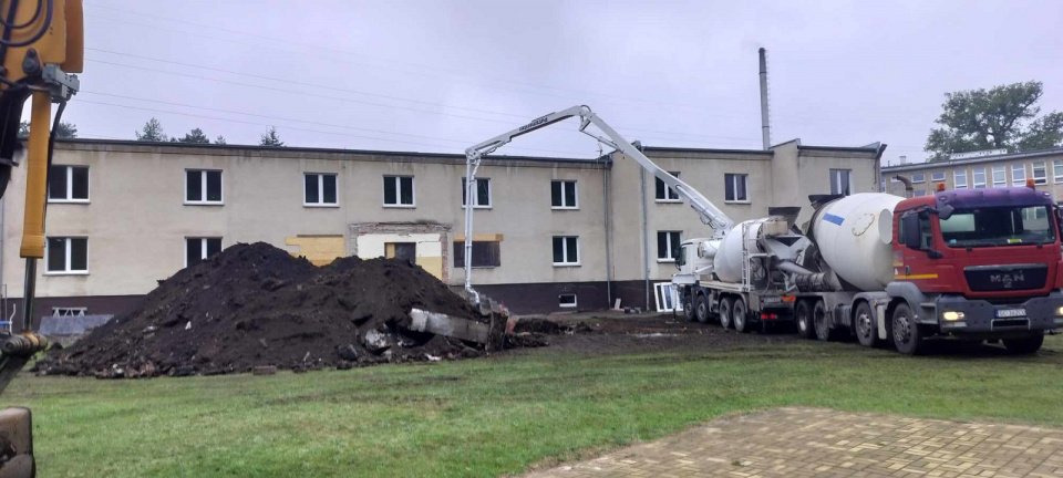 Szkoła w Zawadzkiem w końcu będzie miała windę. "Świętujemy" [fot. Joanna Matlak]