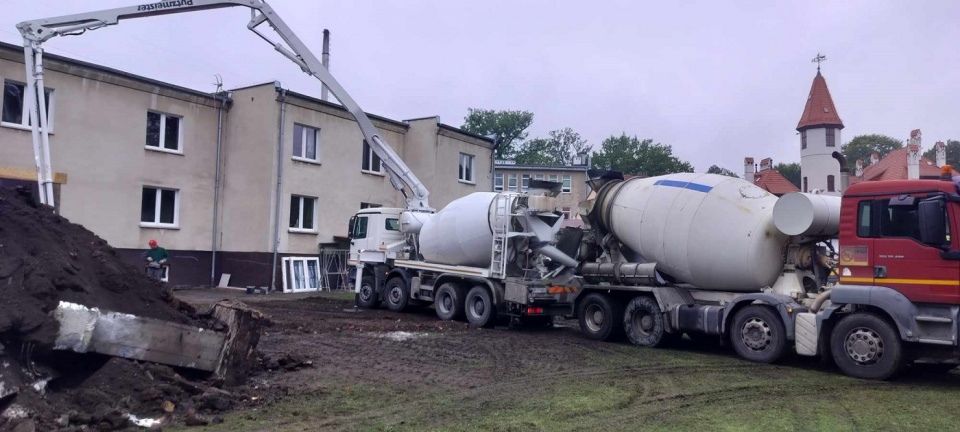 Szkoła w Zawadzkiem w końcu będzie miała windę. "Świętujemy" [fot. Joanna Matlak]