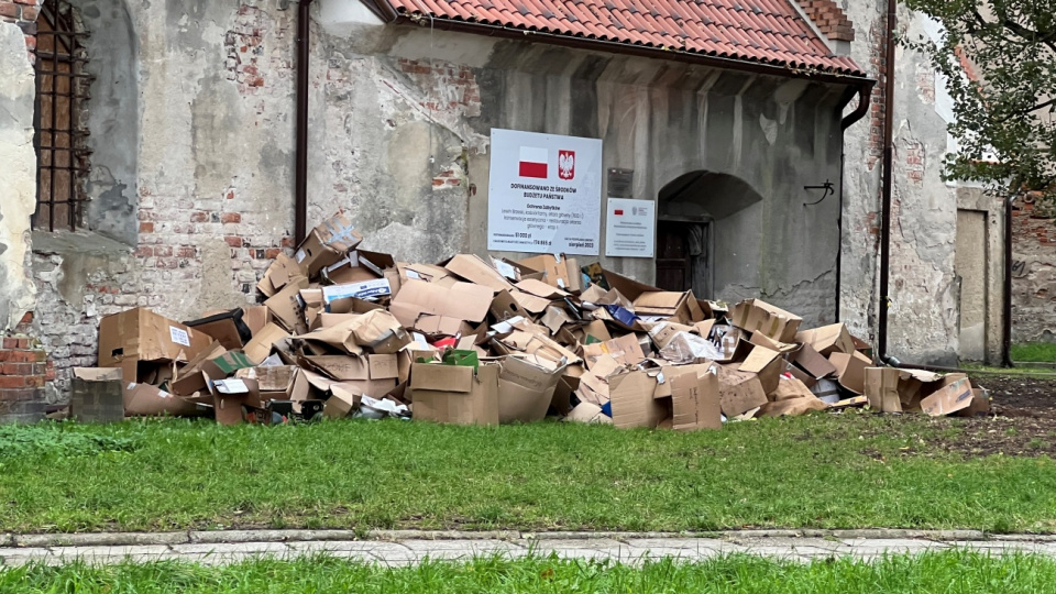 Lewin Brzeski podnosi się po powodzi [fot. Daniel Klimczak]