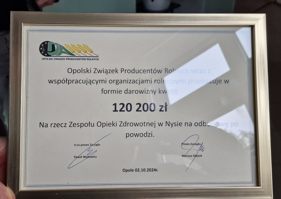 Producenci rolni wsparli nyski szpital. [fot. Roman Juranek]