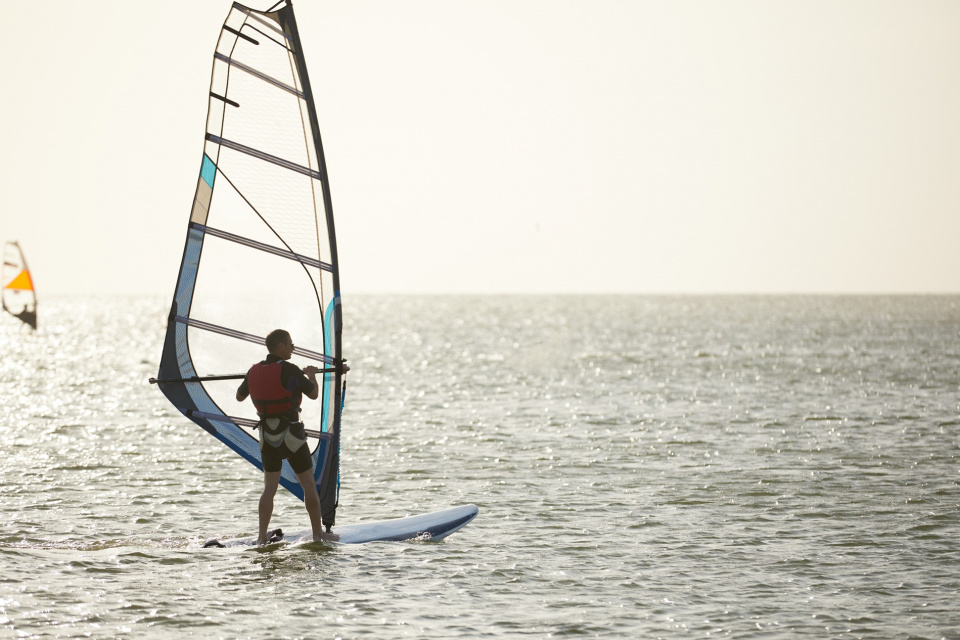 windsurfing, zdjęcie poglądowe [fot. elements.envato.com]