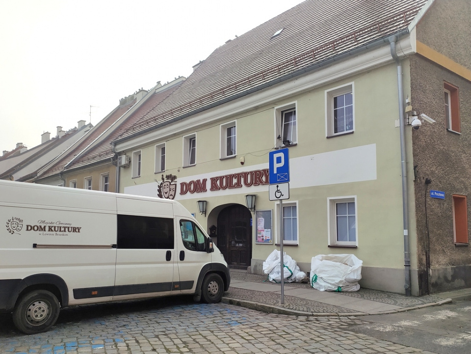 Miejsko-Gminny Dom Kultury w Lewinie Brzeskim [fot. Witold Wośtak]