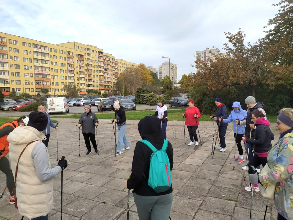 Marsz nordic walking w ramach "białej soboty" OCO [fot. Witold Wośtak