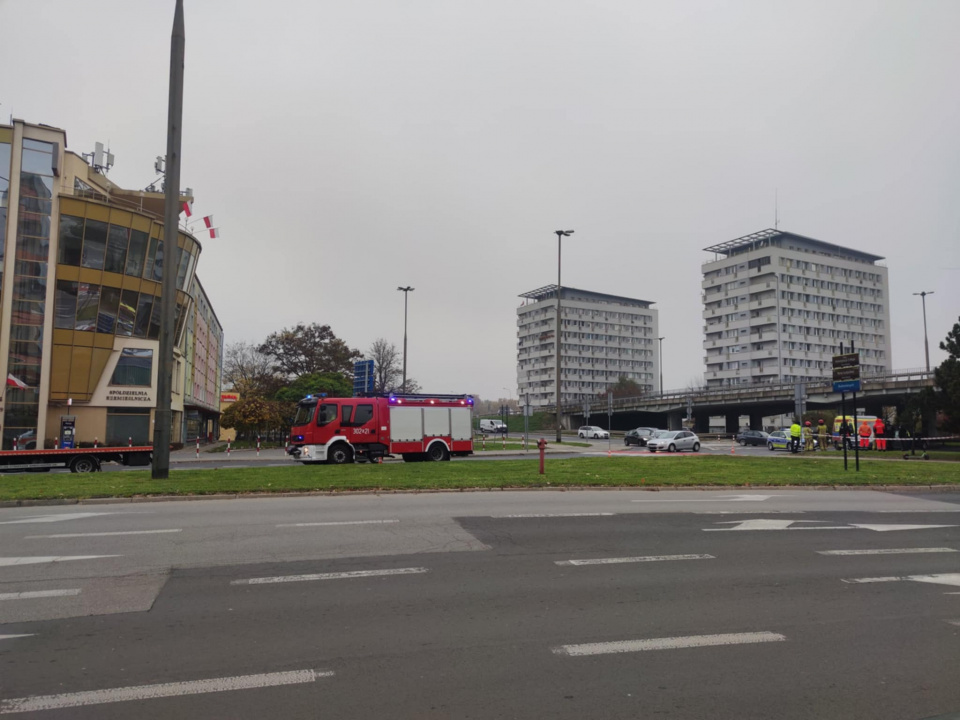 Wypadek na rondzie w Opolu [fot. C. Puzyna]