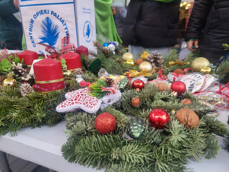 Uczniowie opolskich szkół wsparli kiermasz dla hospicjum Betania [fot. Katarzyna Doros-Stachoń]