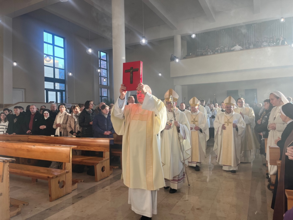 Diecezja opolska razem z wiernym rozpoczęła obchody Roku Jubileuszowego [fot. Monika Matuszkiewicz]