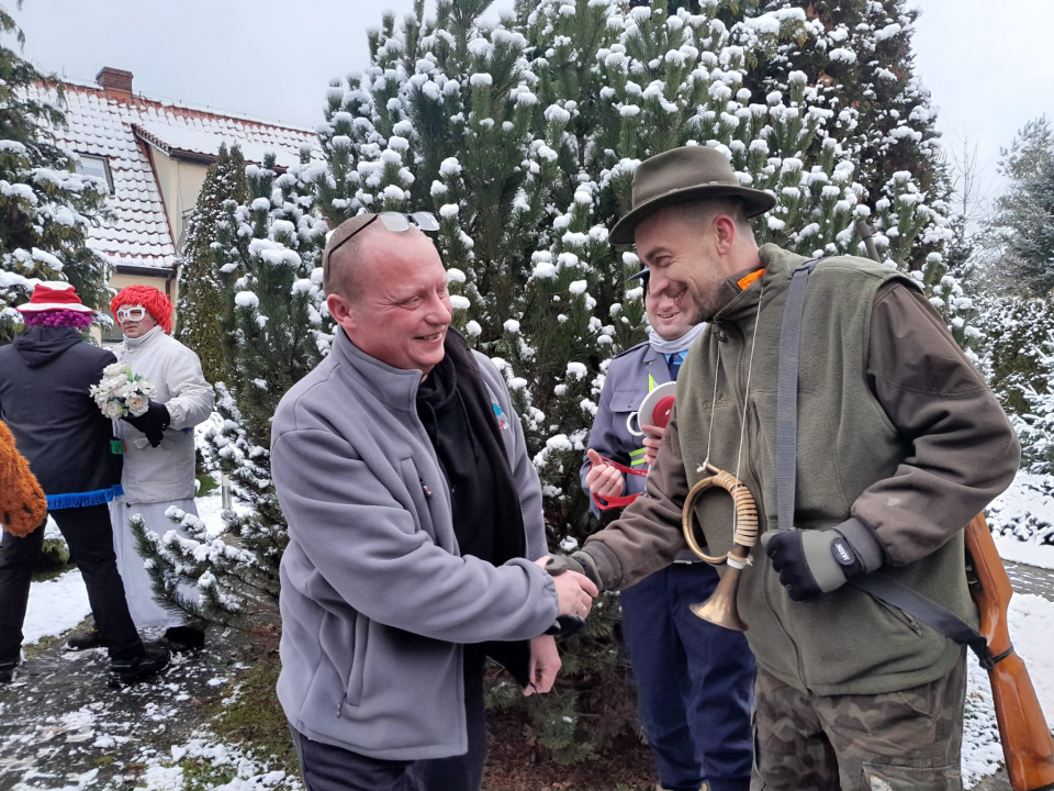 Wodzenie niedźwiedzia w Niewodnikach [fot. Katarzyna Doros-Stachoń]